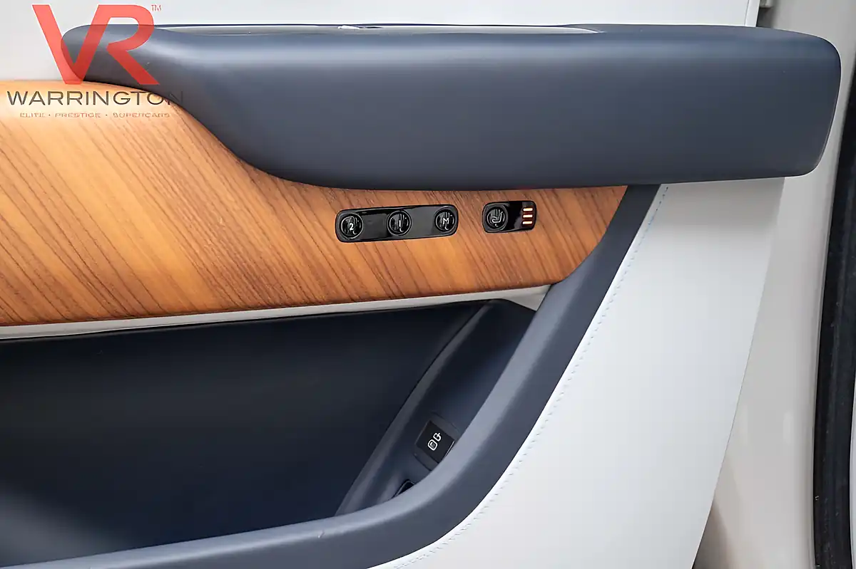 Used 2019 Rolls-Royce Cullinan Grey - Interior and Exterior details 18