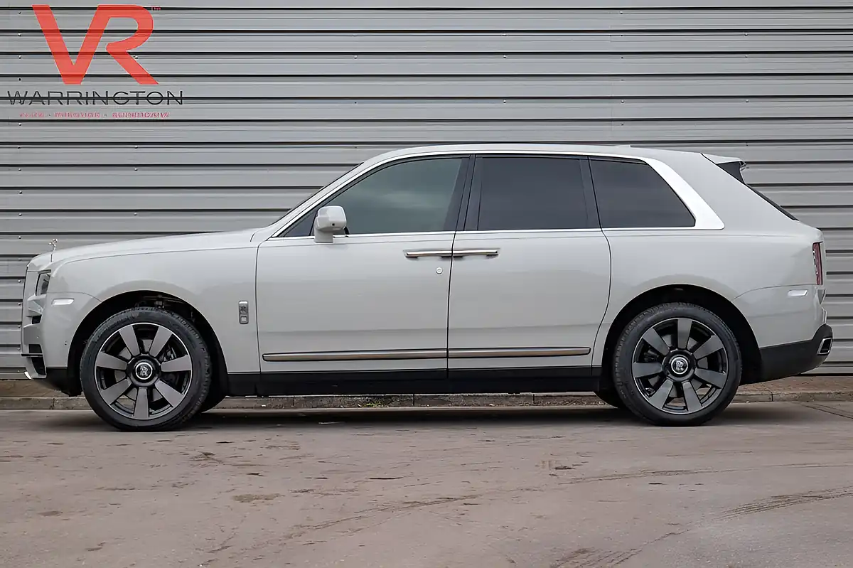 Used 2019 Rolls-Royce Cullinan Grey - Interior and Exterior details 9