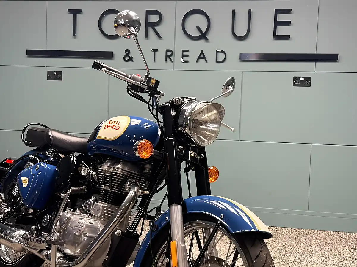 Used 2019 Royal Enfield Bullet Classic Blue - Interior and Exterior details 10