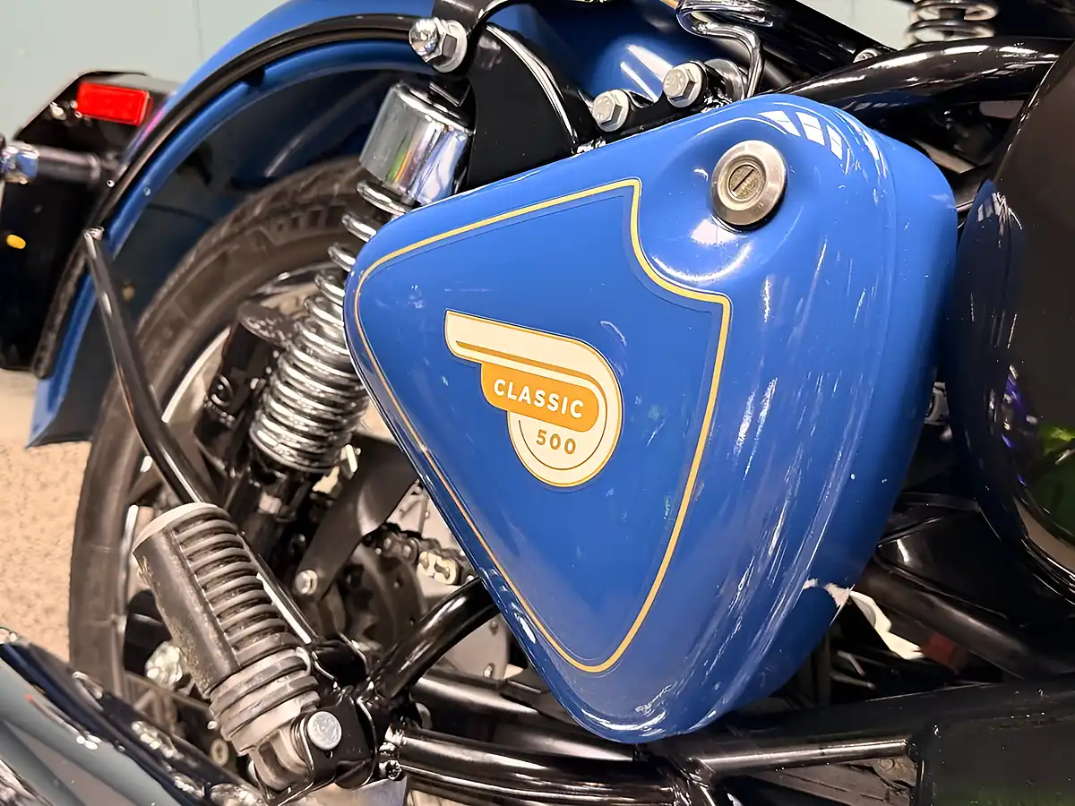 Used 2019 Royal Enfield Bullet Classic Blue - Interior and Exterior details 13
