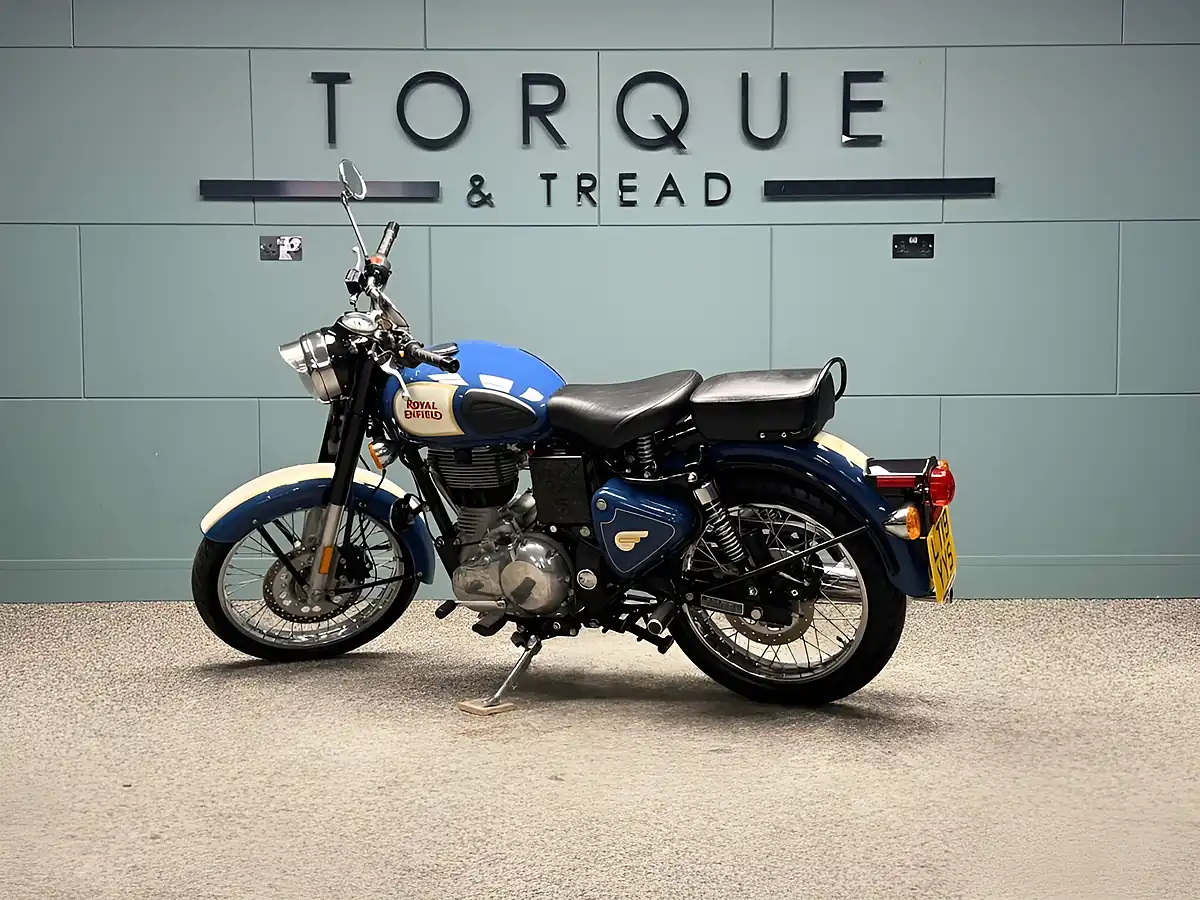 Used 2019 Royal Enfield Bullet Classic Blue - Interior and Exterior details 7