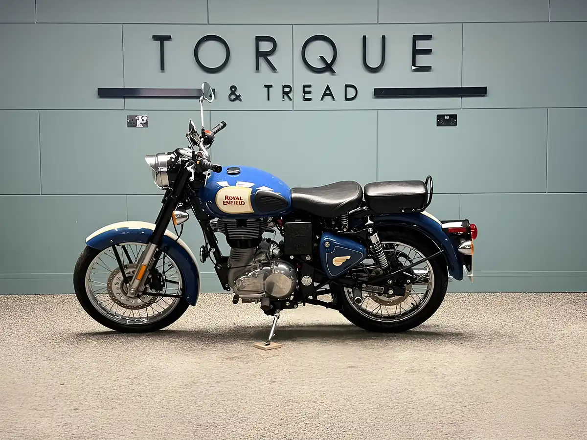 Used 2019 Royal Enfield Bullet Classic Blue - Interior and Exterior details 8