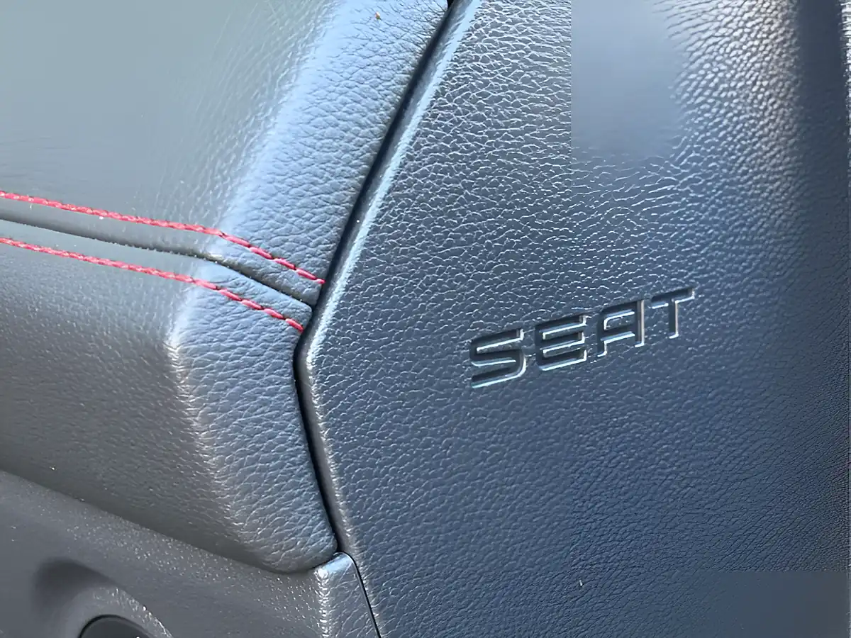 Used 2019 SEAT Arona Fr Mystery Blue - Interior and Exterior details 14