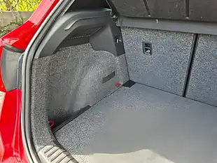 Used 2019 SEAT Arona Fr Red - Interior and Exterior details 12