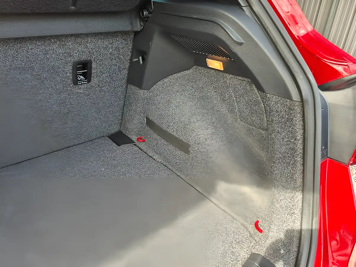 Used 2019 SEAT Arona Fr Red - Interior and Exterior details 13