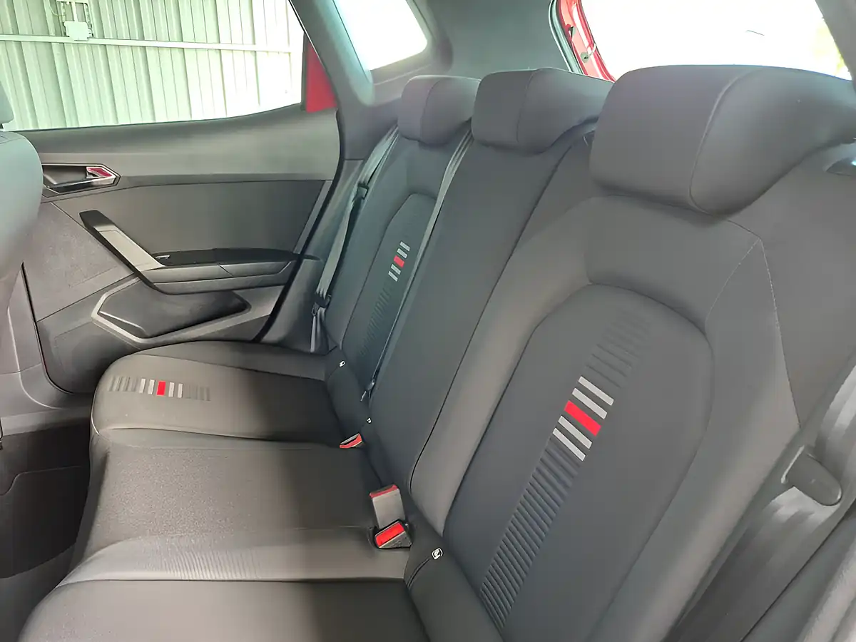 Used 2019 SEAT Arona Fr Red - Interior and Exterior details 16