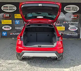 Used 2019 SEAT Arona Fr Red - Interior and Exterior details 9