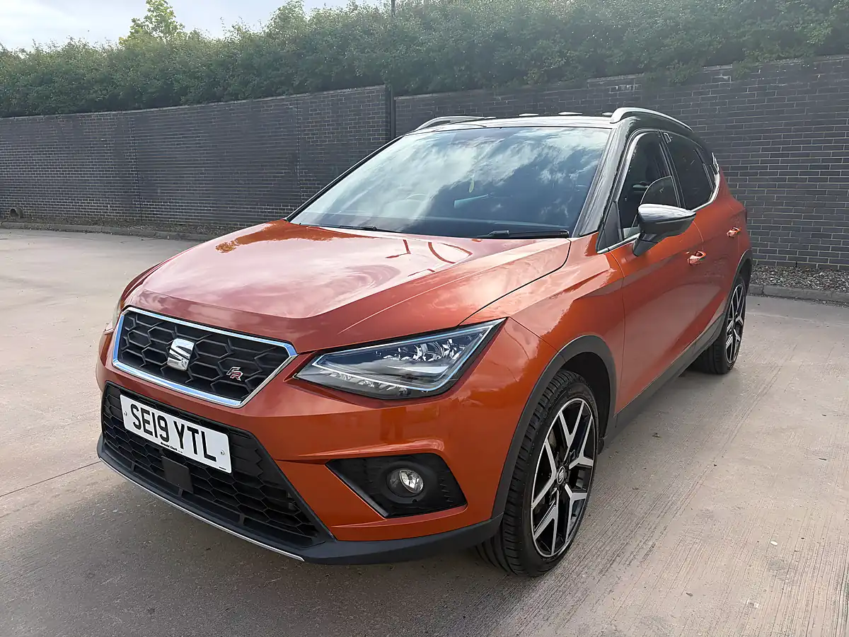 Used 2019 SEAT Arona Fr Sport Orange - Front View