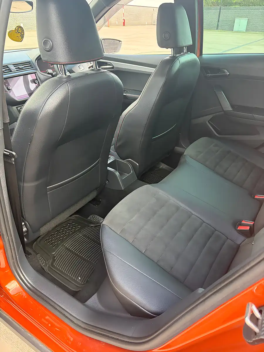 Used 2019 SEAT Arona Fr Sport Orange - Interior and Exterior details 10