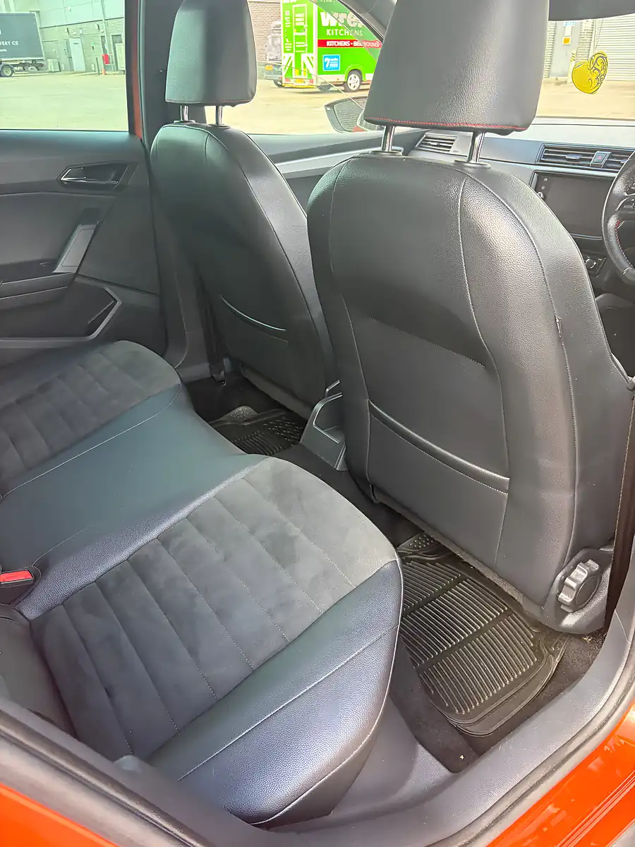 Used 2019 SEAT Arona Fr Sport Orange - Interior and Exterior details 8