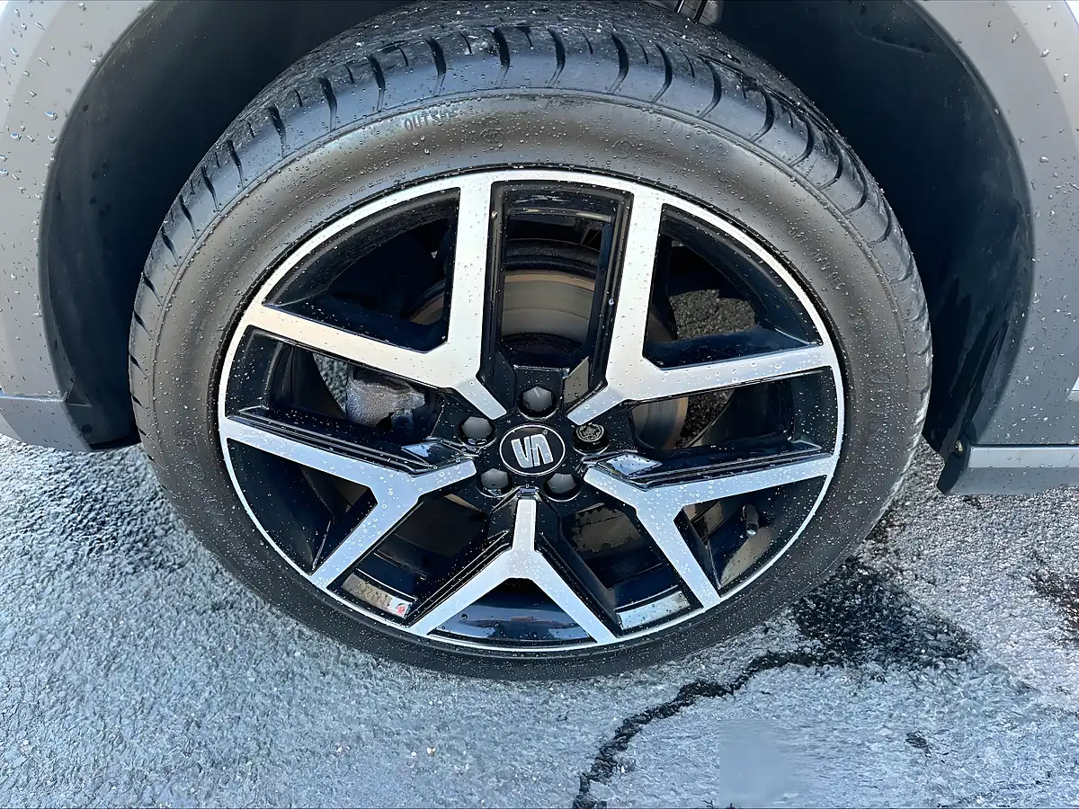 Used 2019 SEAT Arona Fr Sport Silver - Interior and Exterior details 13