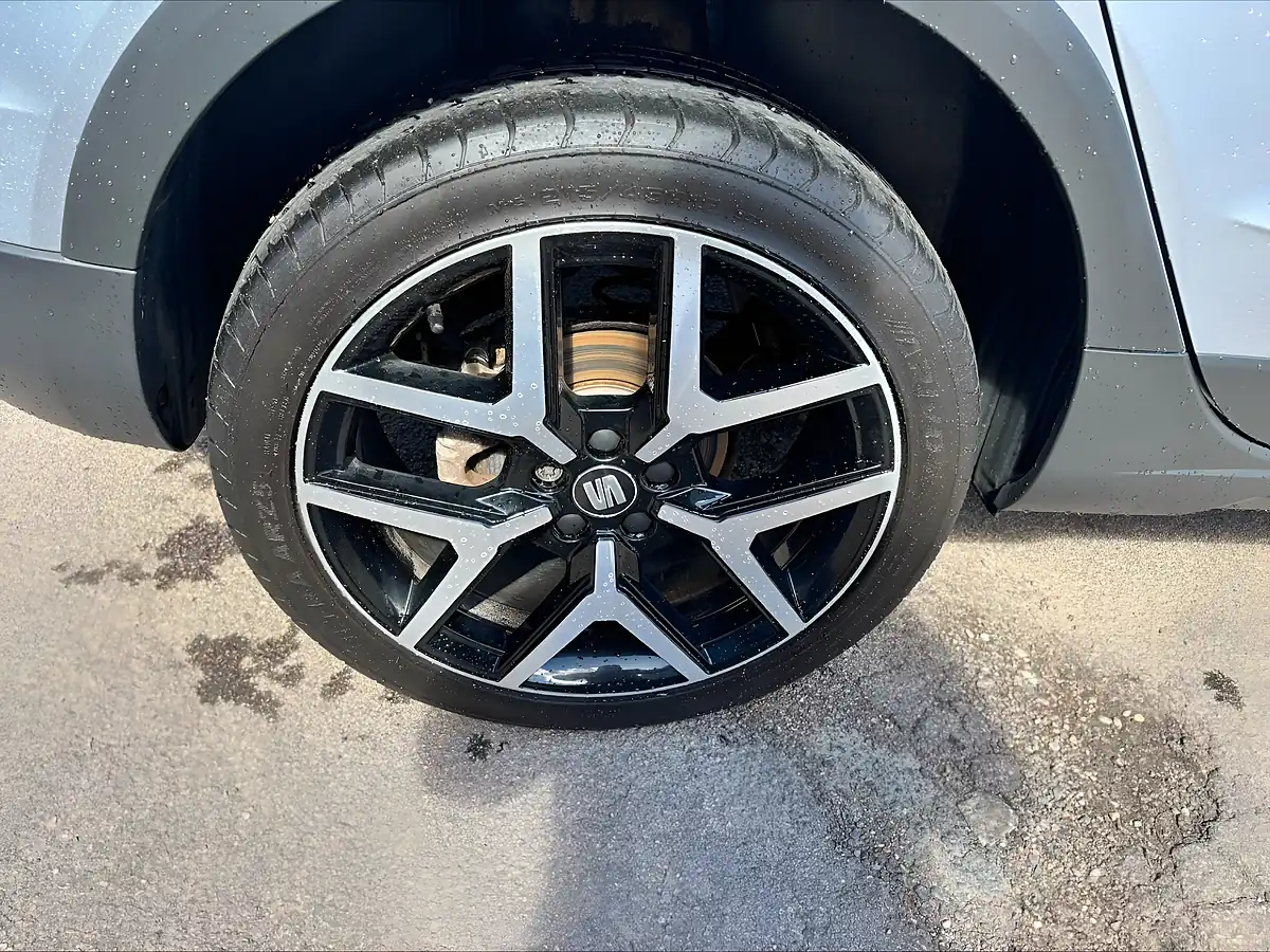 Used 2019 SEAT Arona Fr Sport Silver - Interior and Exterior details 14