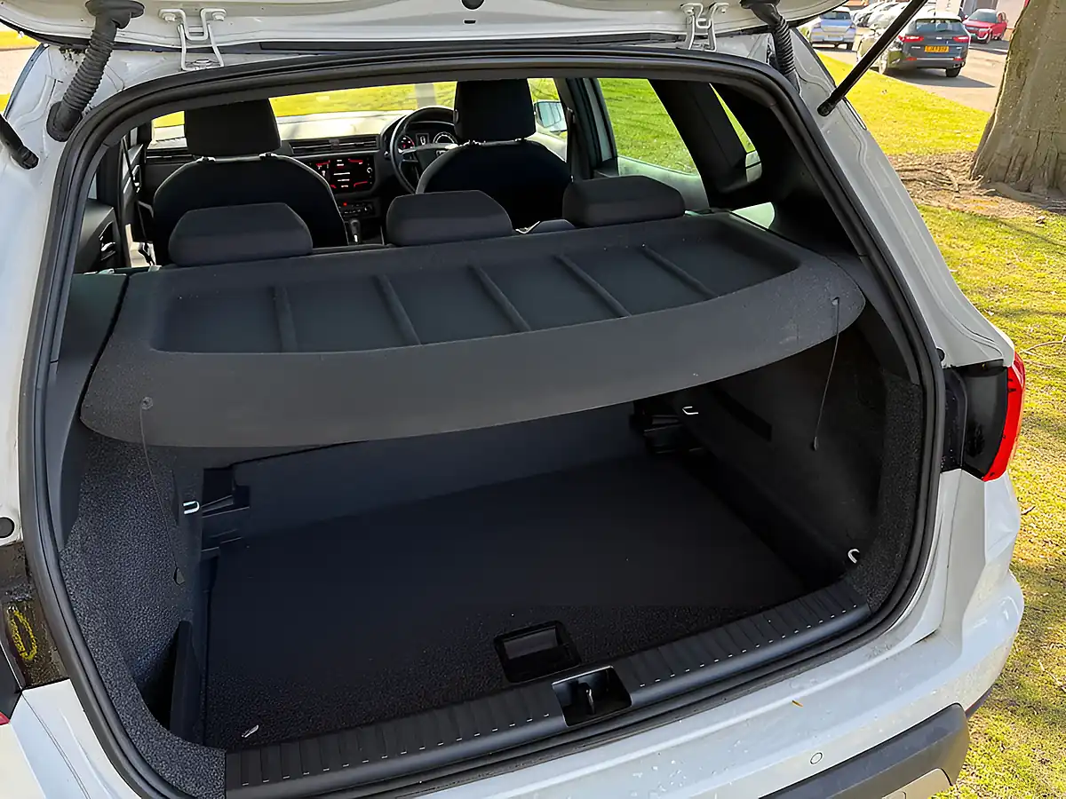 Used 2019 SEAT Arona Fr White - Interior and Exterior details 14