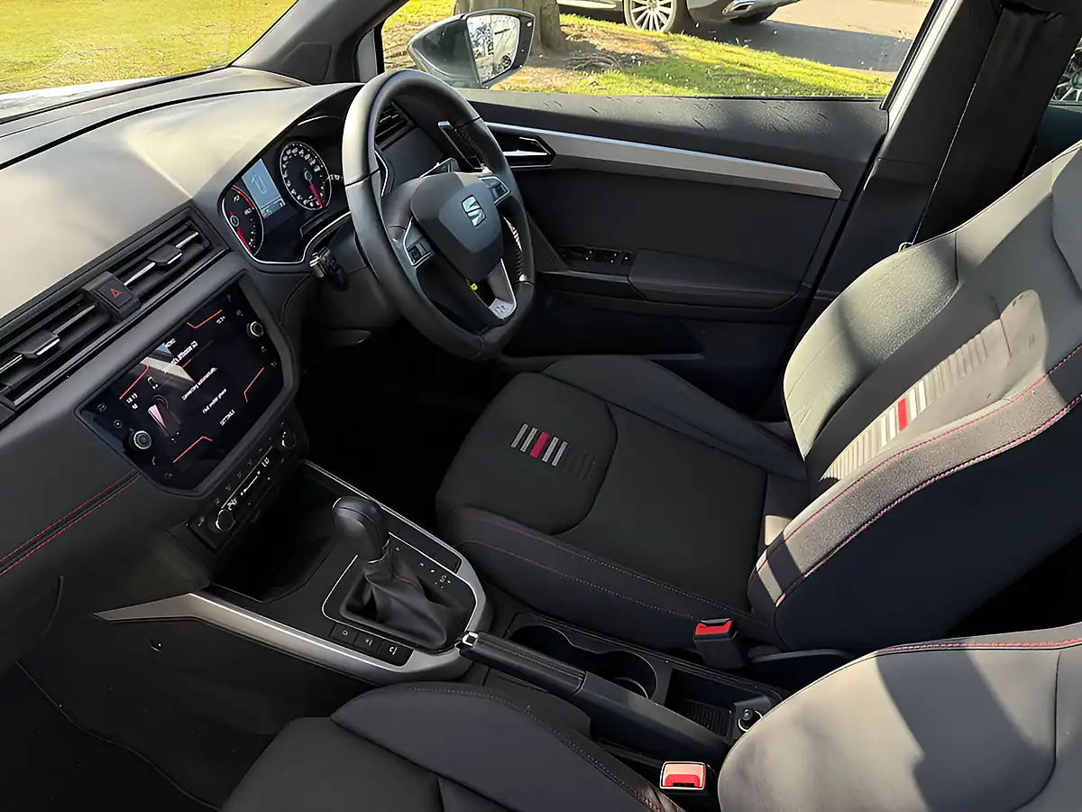 Used 2019 SEAT Arona Fr White - Interior and Exterior details 15