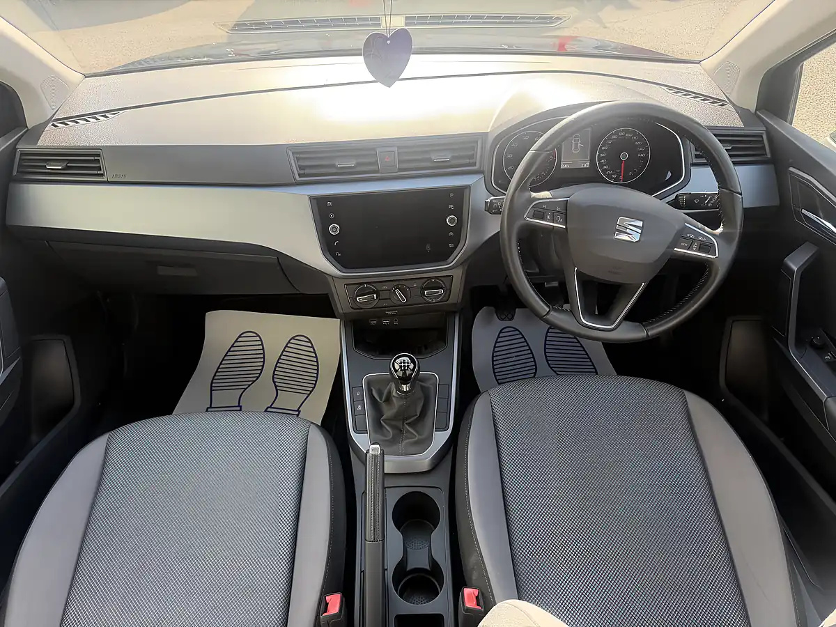 Used 2019 SEAT Arona Se Technology Black - Interior and Exterior details 12