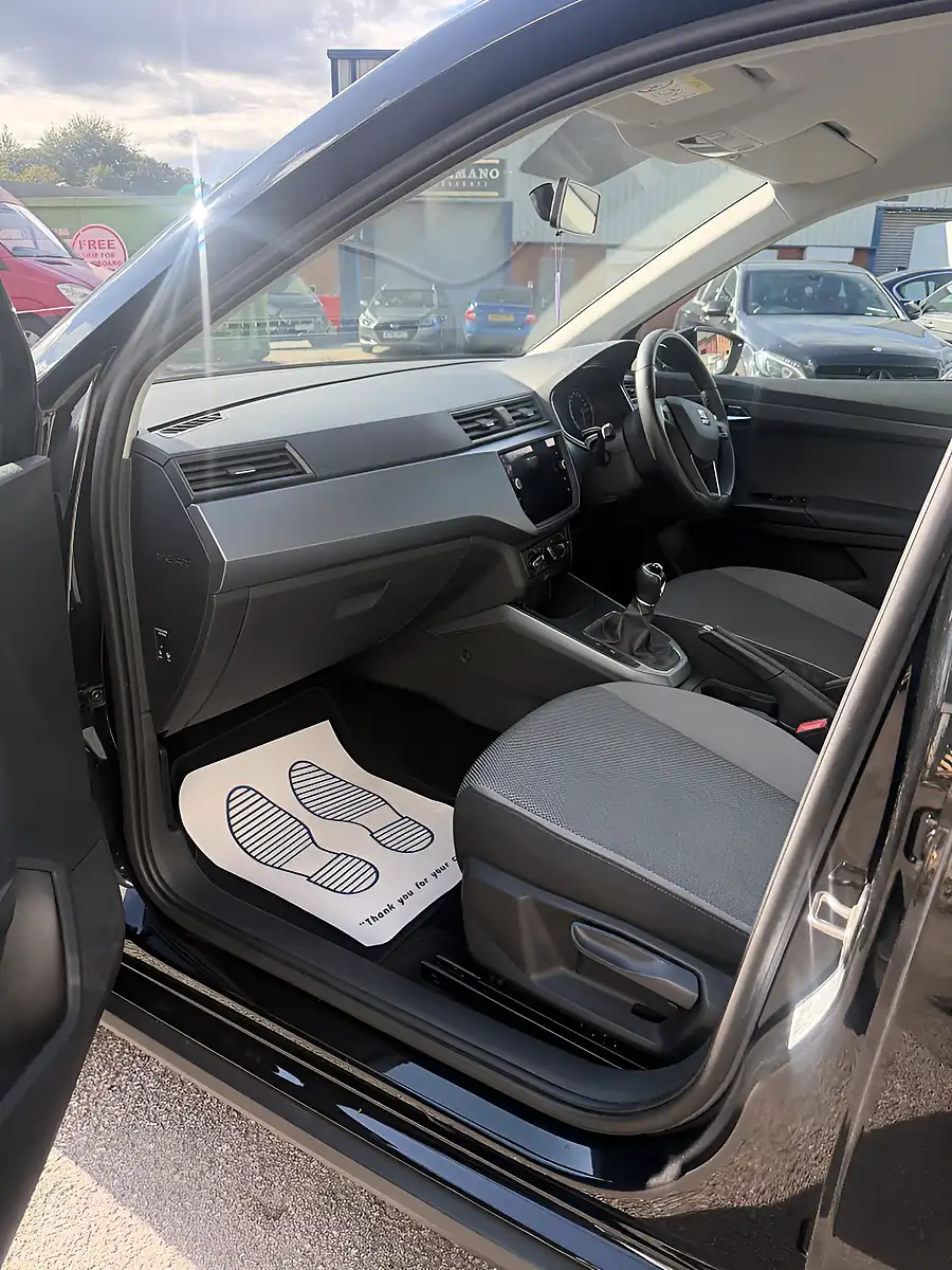 Used 2019 SEAT Arona Se Technology Black - Interior and Exterior details 9