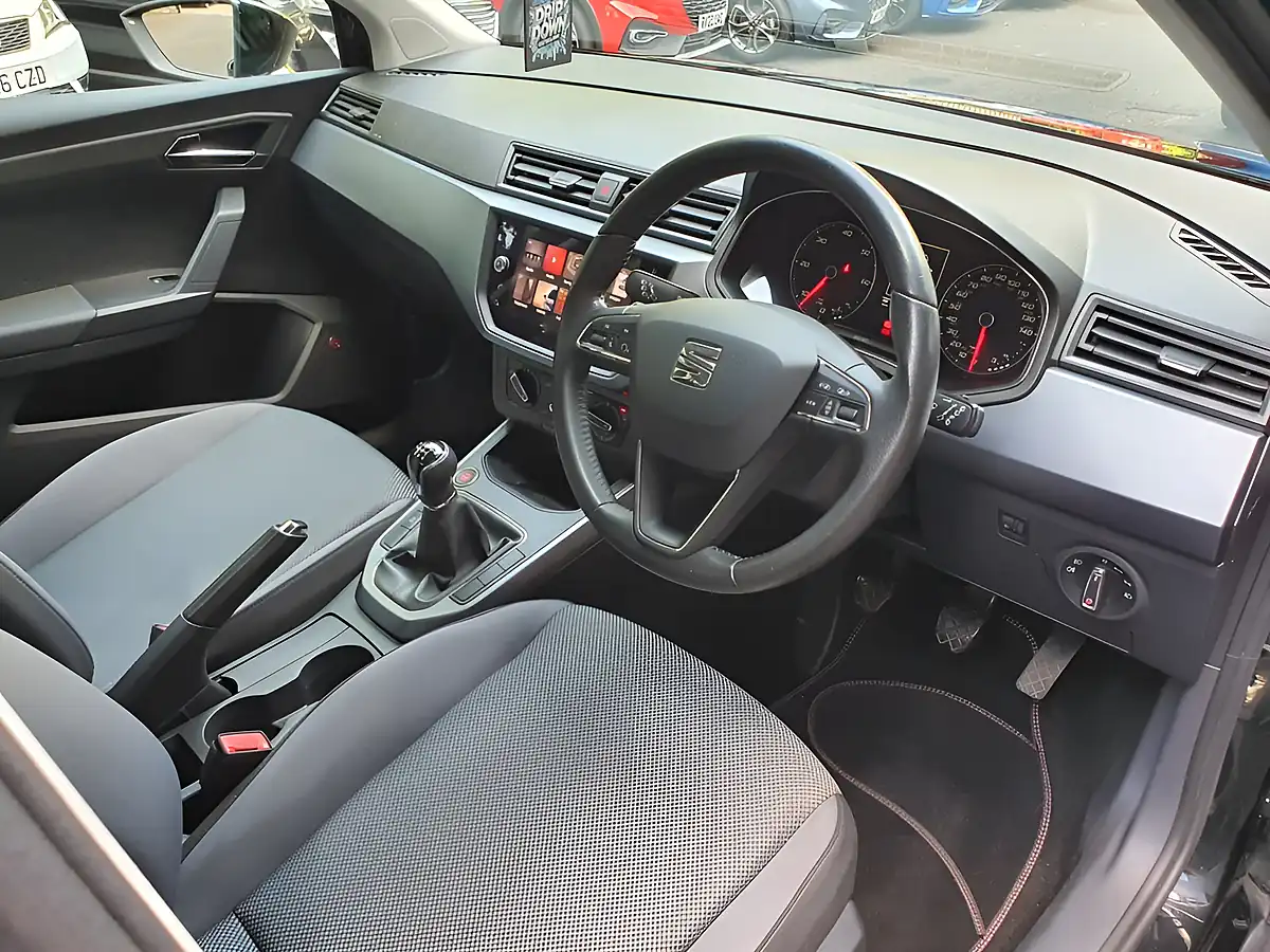 Used 2019 SEAT Arona Se Technology Lux Black - Interior and Exterior details 11