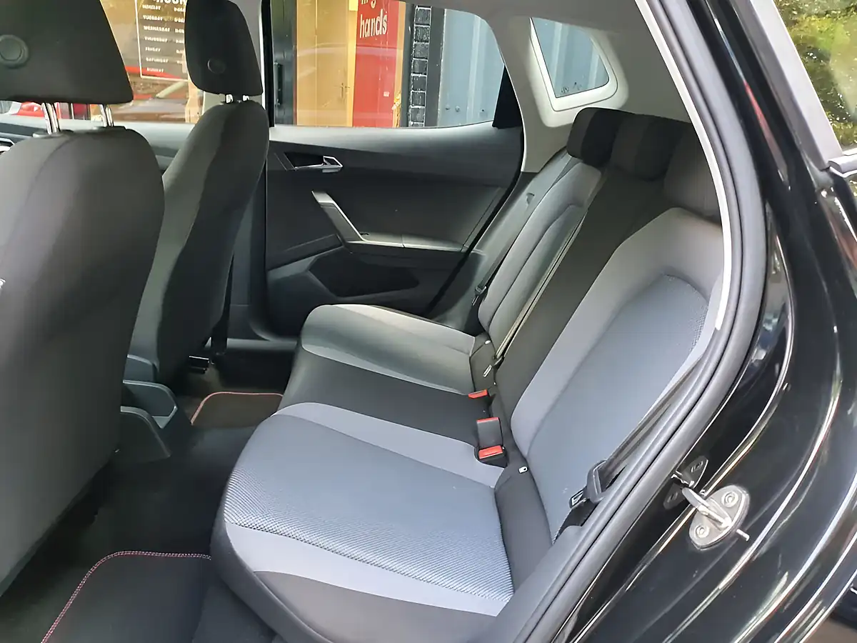 Used 2019 SEAT Arona Se Technology Lux Black - Interior and Exterior details 13
