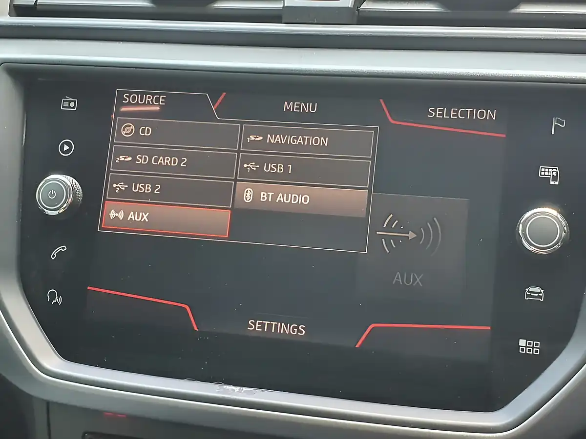 Used 2019 SEAT Arona Se Technology Lux Black - Interior and Exterior details 14