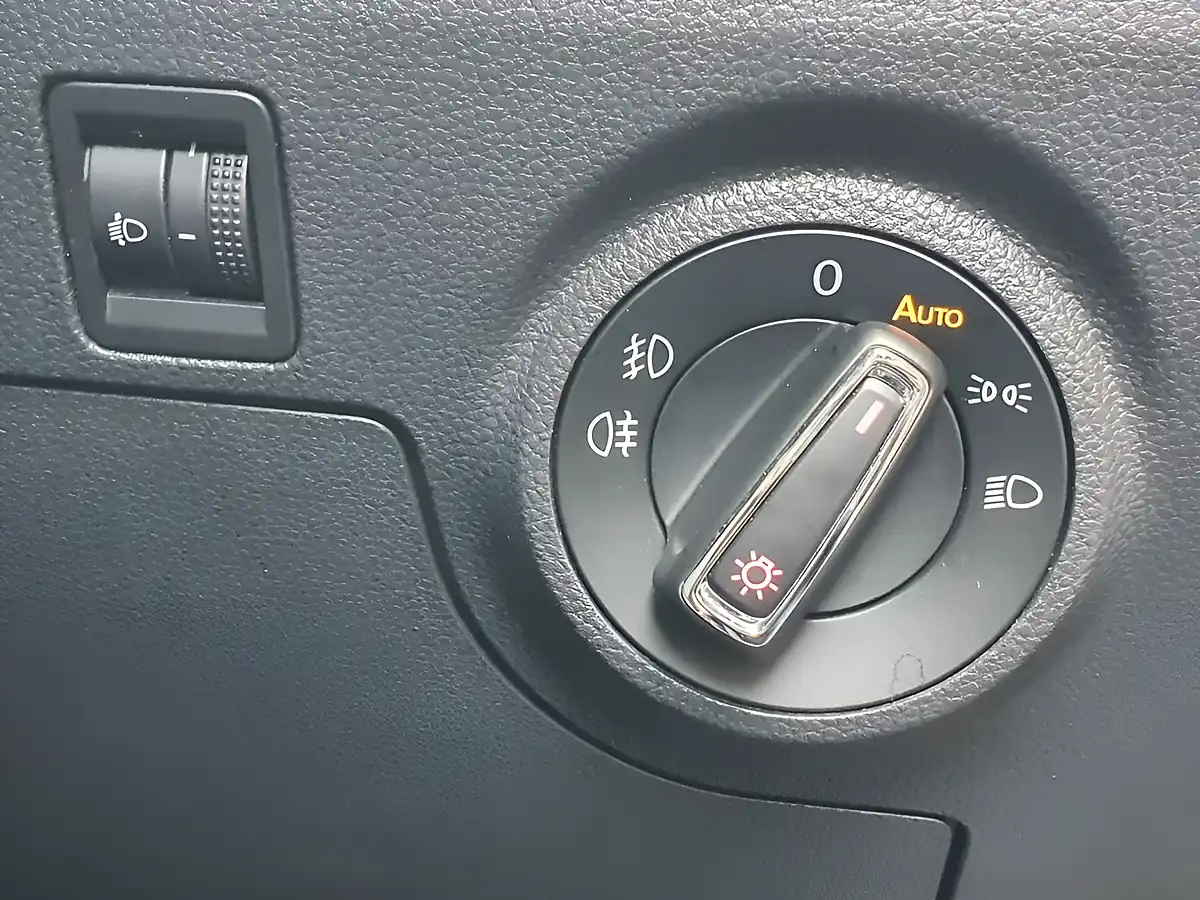 Used 2019 SEAT Arona Se Technology Lux Black - Interior and Exterior details 16