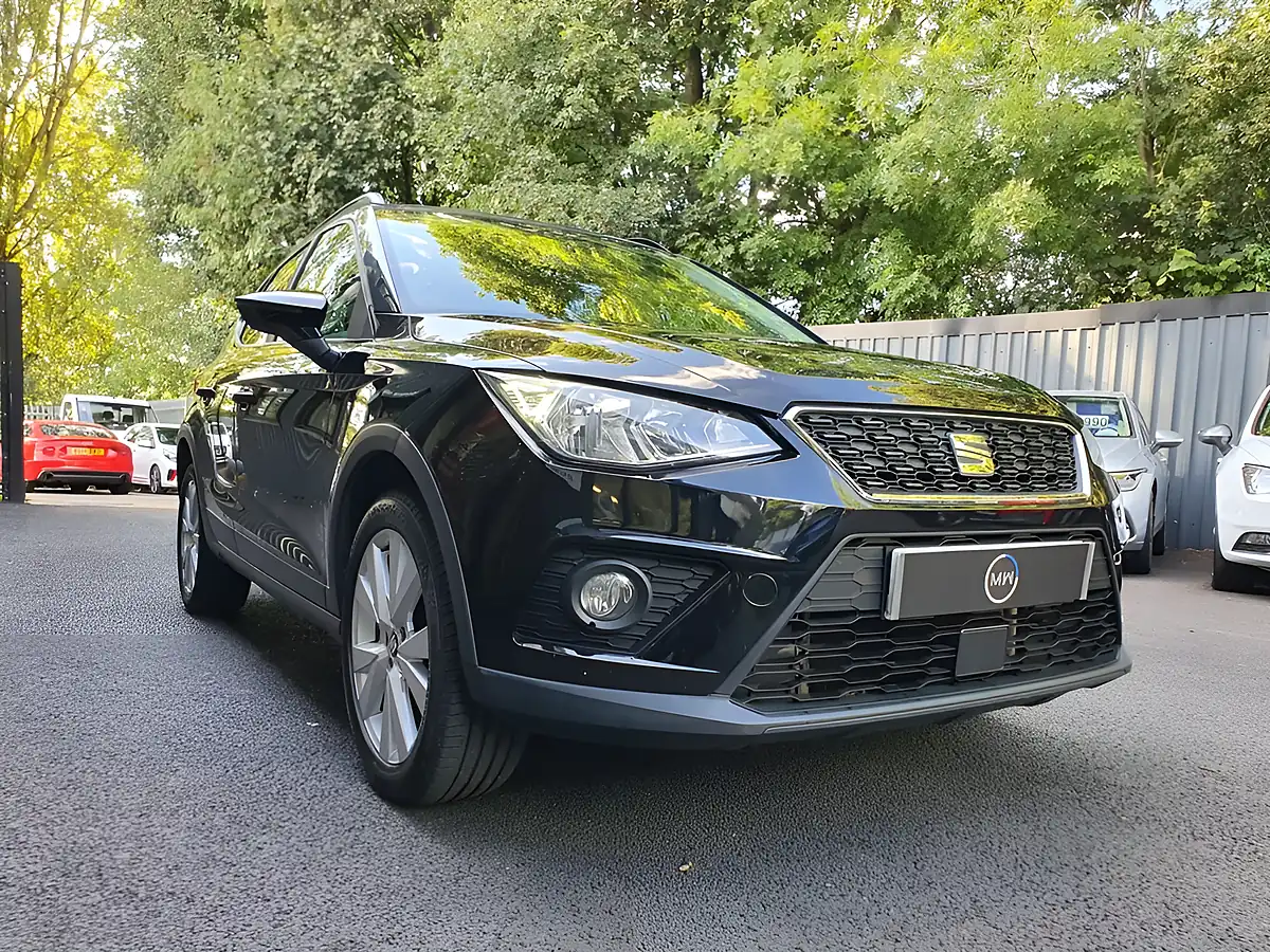 Used 2019 SEAT Arona Se Technology Lux Black - Interior and Exterior details 6