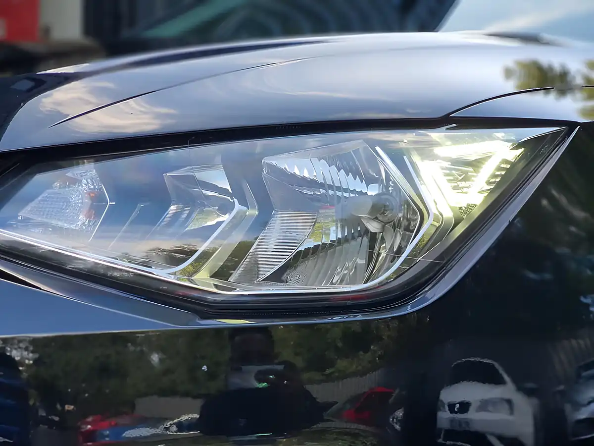 Used 2019 SEAT Arona Se Technology Lux Black - Interior and Exterior details 9