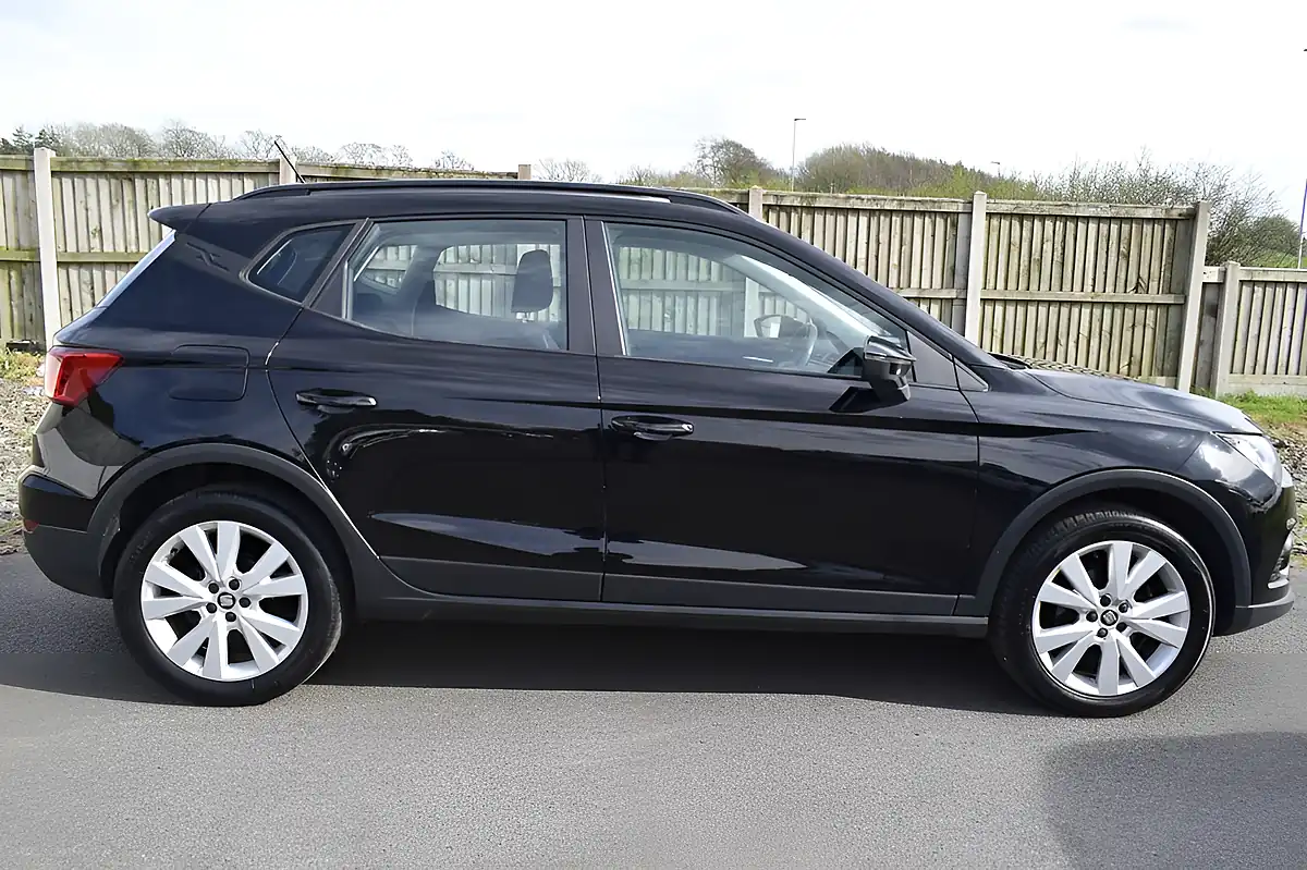 Used 2019 SEAT Arona Se Technology Lux Midnight Black - Interior and Exterior details 11