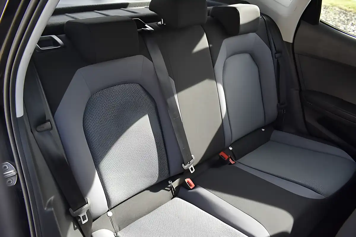 Used 2019 SEAT Arona Se Technology Lux Midnight Black - Interior and Exterior details 12