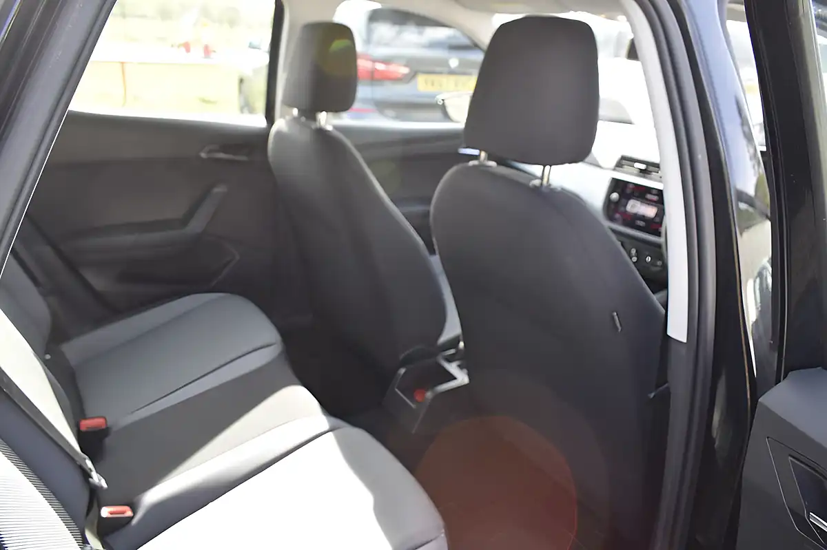 Used 2019 SEAT Arona Se Technology Lux Midnight Black - Interior and Exterior details 13
