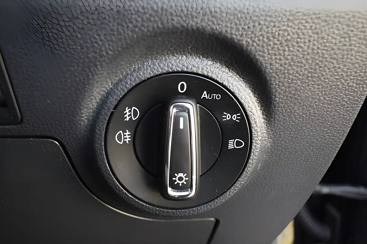 Used 2019 SEAT Arona Se Technology Lux Midnight Black - Interior and Exterior details 19