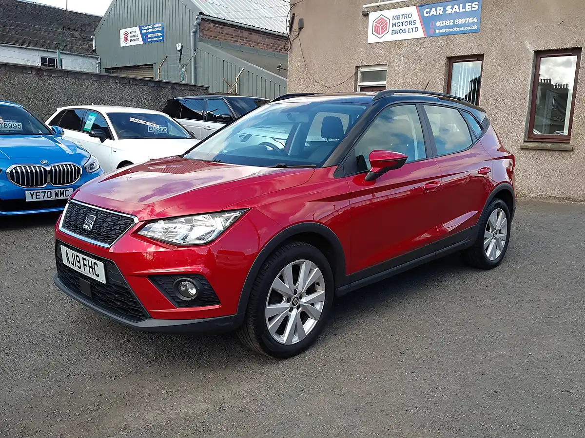 Used 2019 SEAT Arona Se Technology Lux Red - Front View