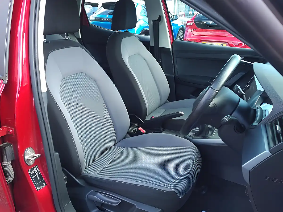 Used 2019 SEAT Arona Se Technology Lux Red - Interior and Exterior details 13