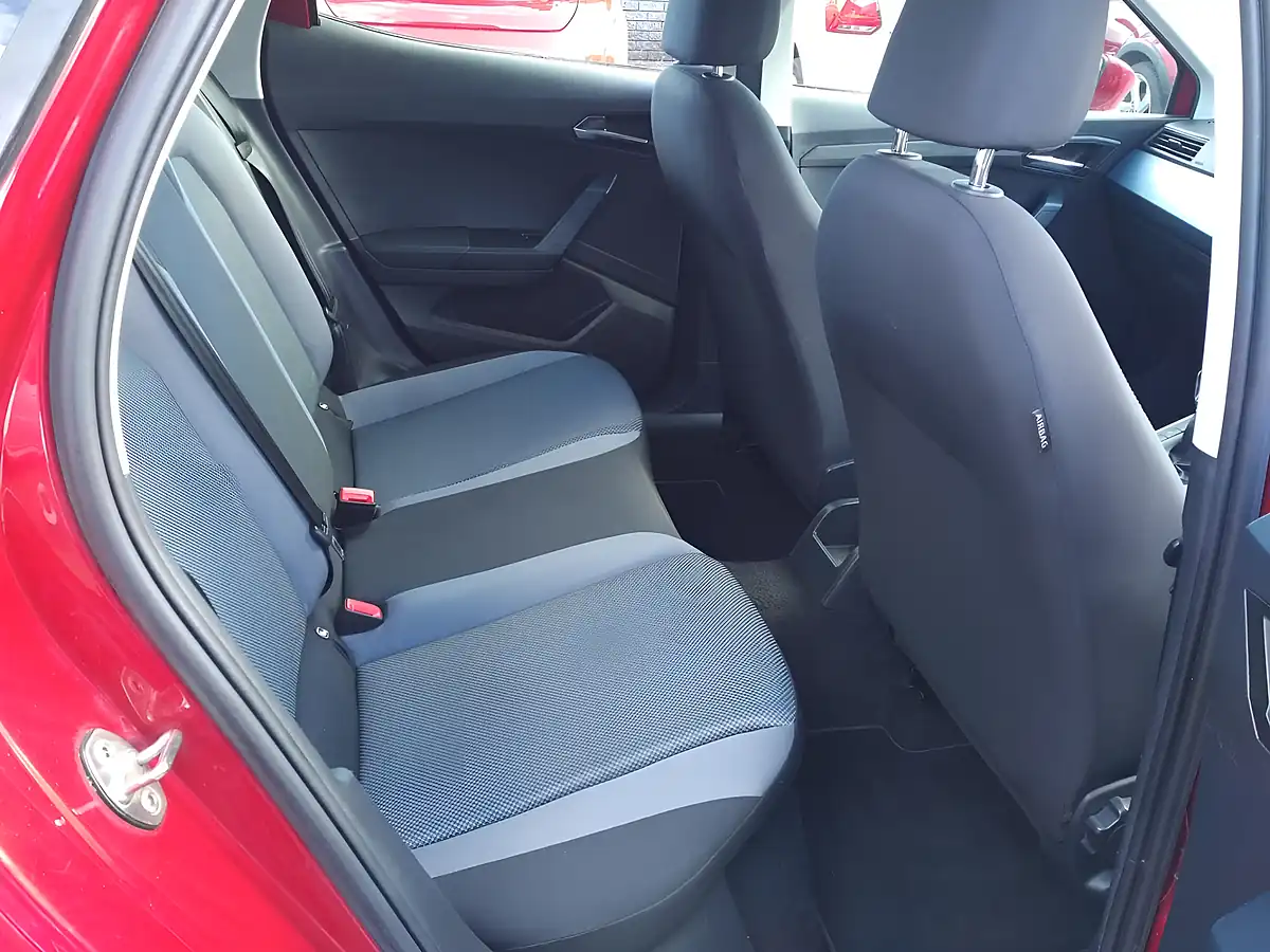 Used 2019 SEAT Arona Se Technology Lux Red - Interior and Exterior details 14
