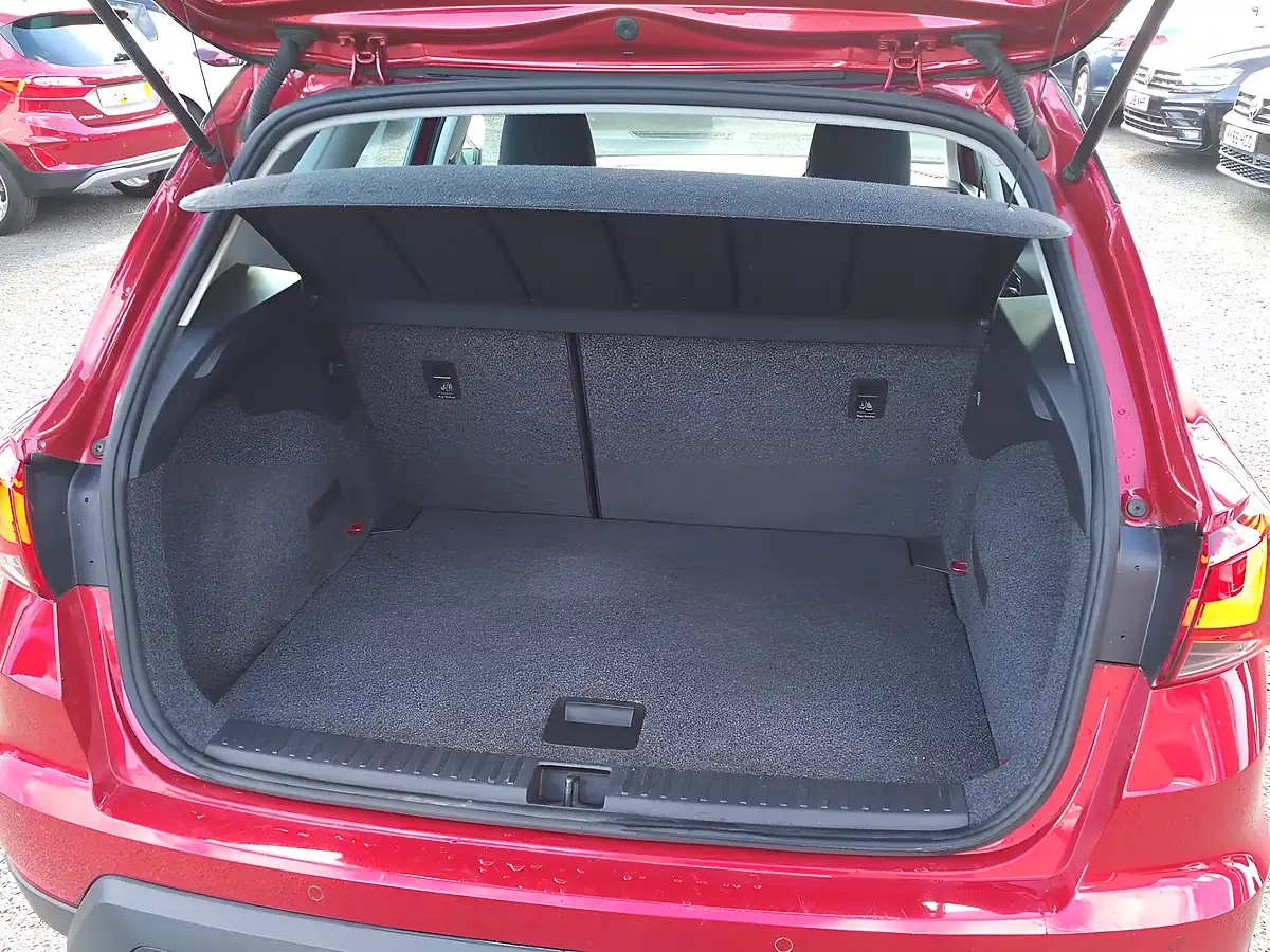 Used 2019 SEAT Arona Se Technology Lux Red - Interior and Exterior details 16