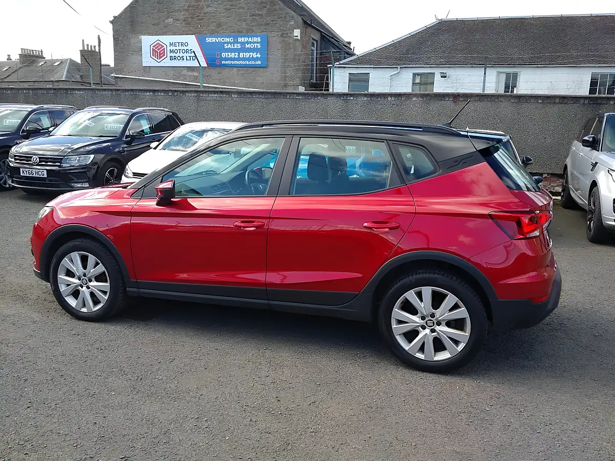 Used 2019 SEAT Arona Se Technology Lux Red - Interior and Exterior details 3
