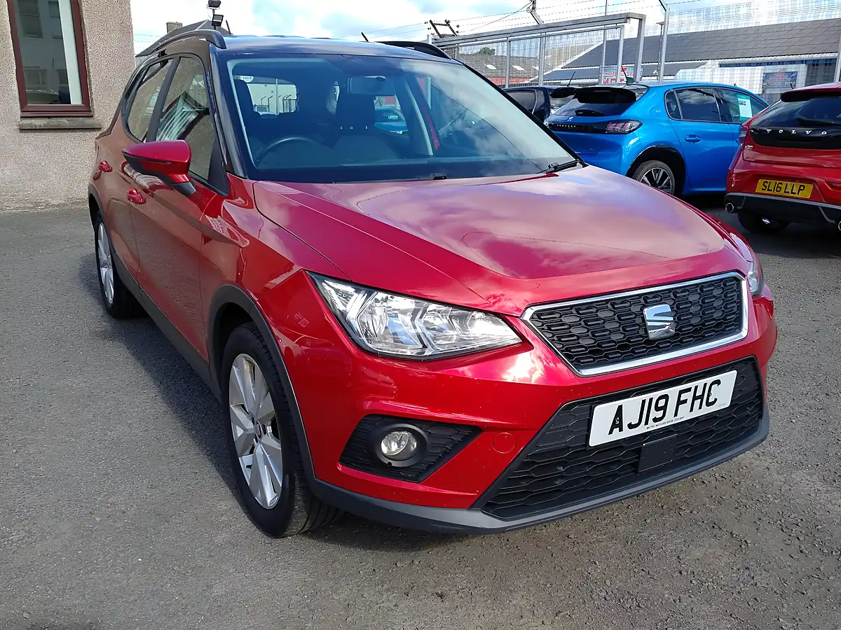 Used 2019 SEAT Arona Se Technology Lux Red - Interior and Exterior details 9