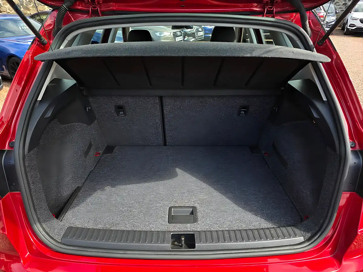 Used 2019 SEAT Arona Se Technology Lux Red - Interior and Exterior details 13