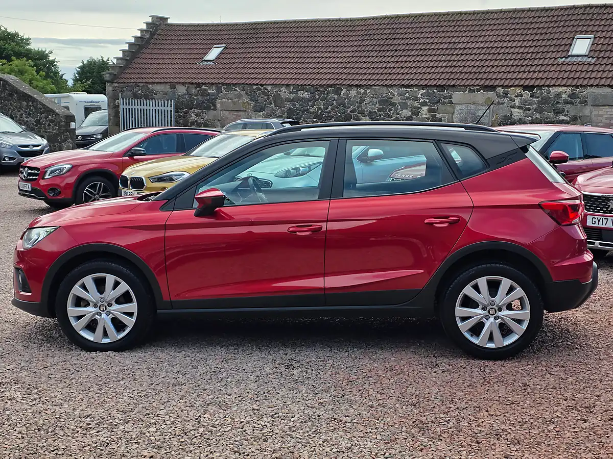 Used 2019 SEAT Arona Se Technology Lux Red - Interior and Exterior details 14