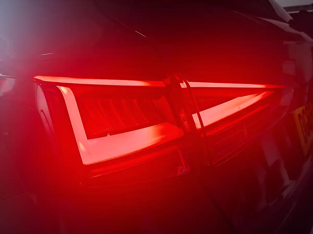 Used 2019 SEAT Arona Se Technology Lux Red - Interior and Exterior details 15