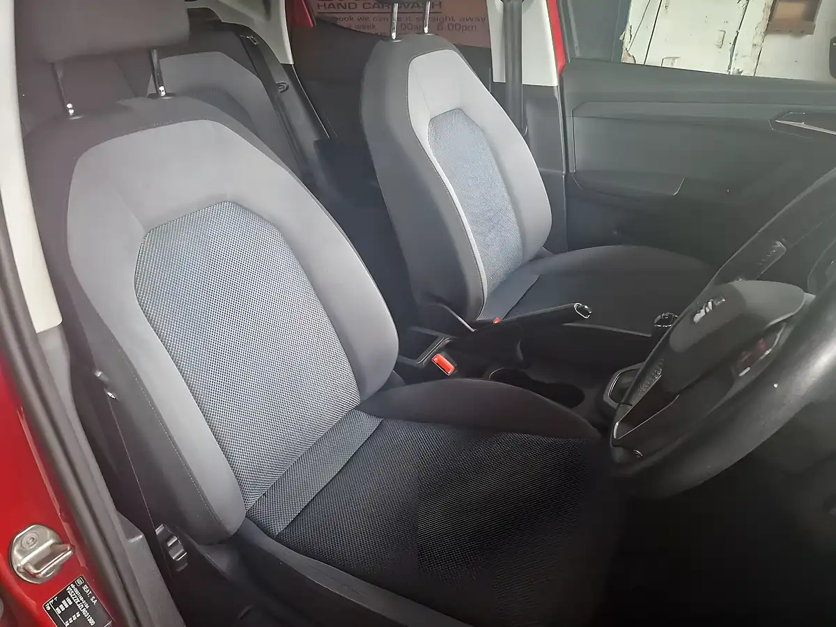 Used 2019 SEAT Arona Se Technology Lux Red - Interior and Exterior details 4