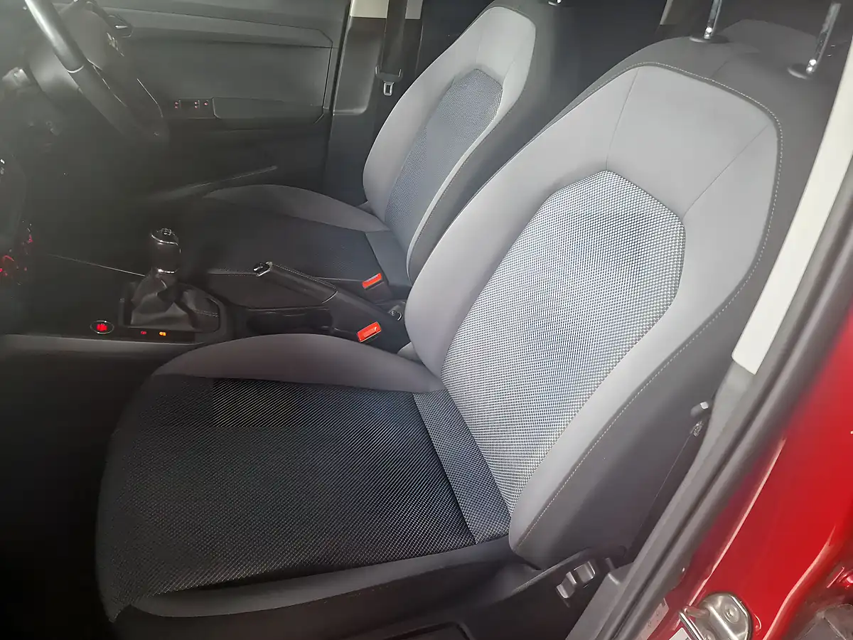 Used 2019 SEAT Arona Se Technology Lux Red - Interior and Exterior details 5