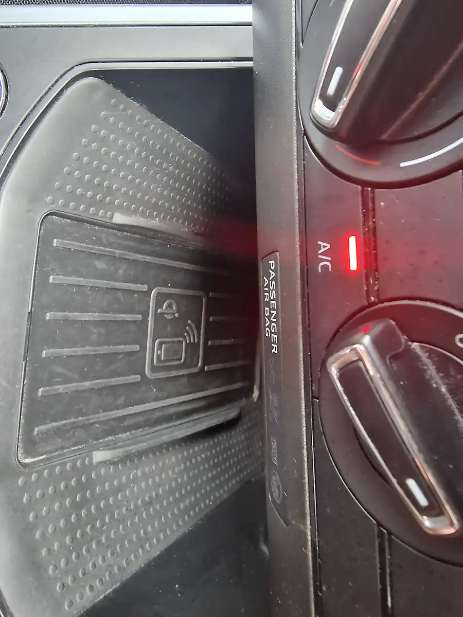 Used 2019 SEAT Arona Se Technology Lux Red - Interior and Exterior details 7