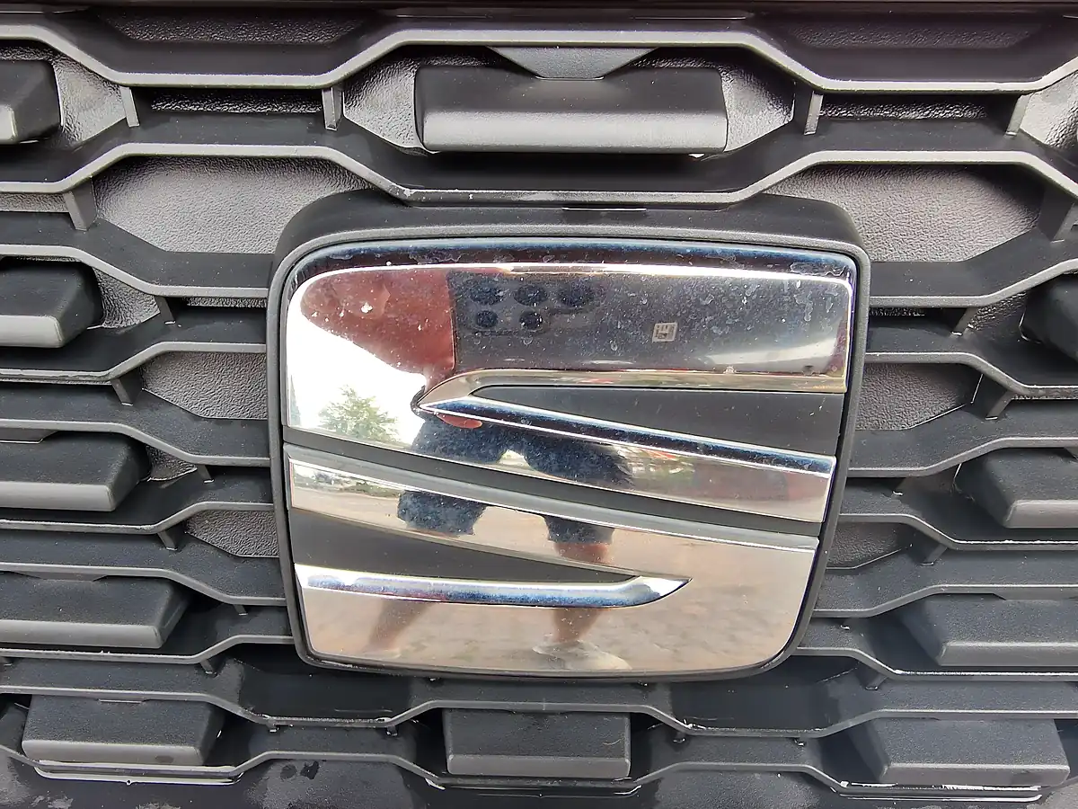 Used 2019 SEAT Arona Se Technology Lux Red - Interior and Exterior details 8