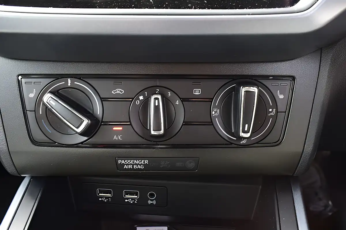 Used 2019 SEAT Arona Se Technology Lux Silver - Interior and Exterior details 18