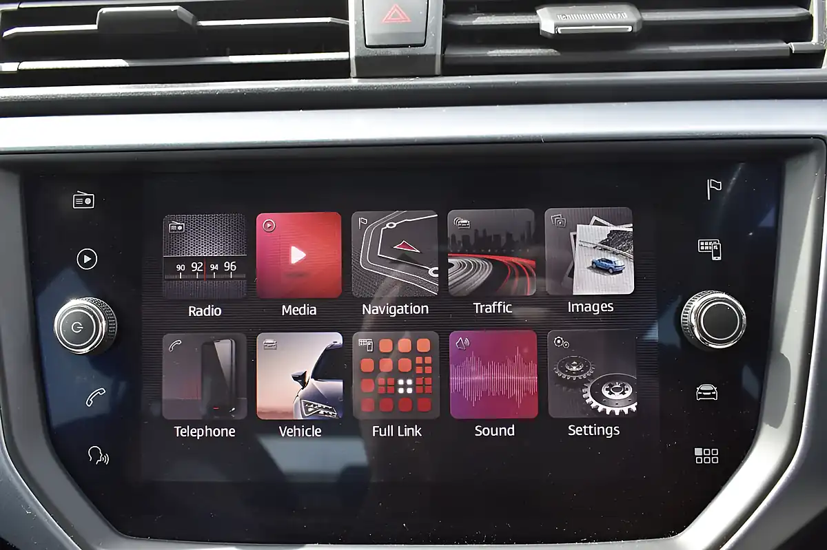 Used 2019 SEAT Arona Se Technology Lux Silver - Interior and Exterior details 20