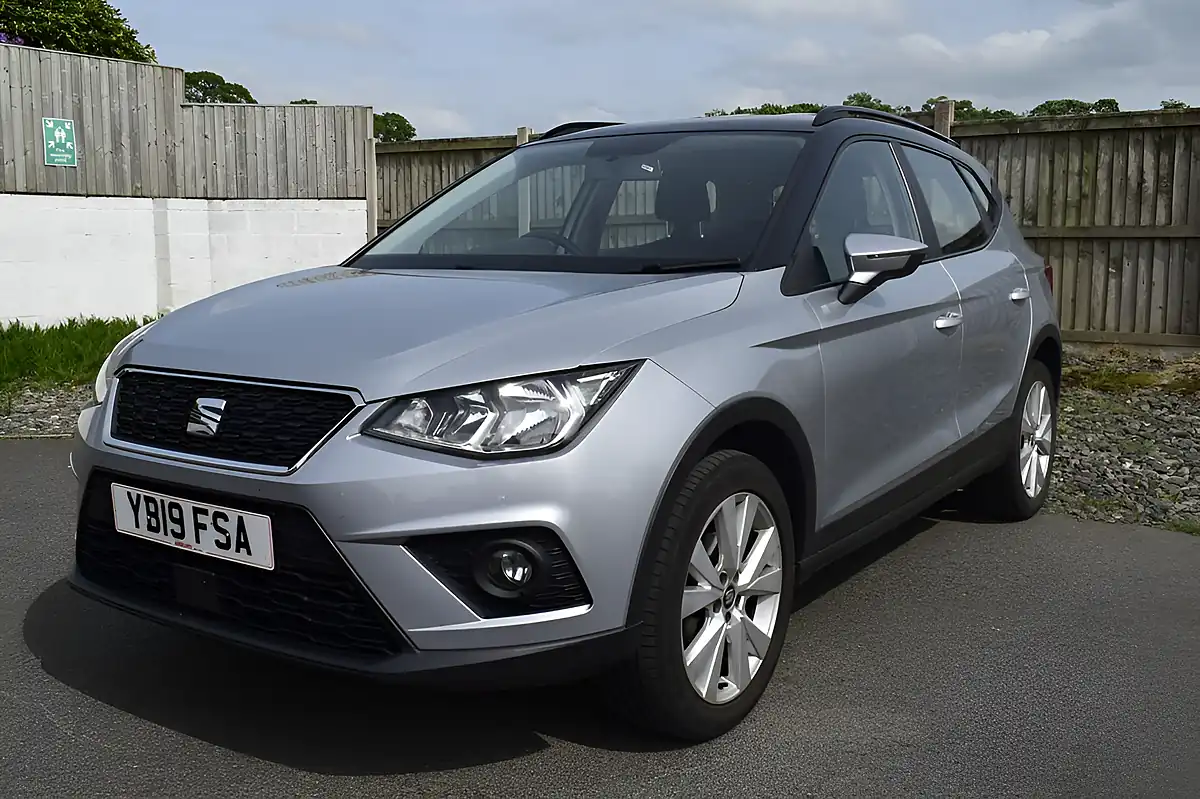 Used 2019 SEAT Arona Se Technology Lux Silver - Interior and Exterior details 3
