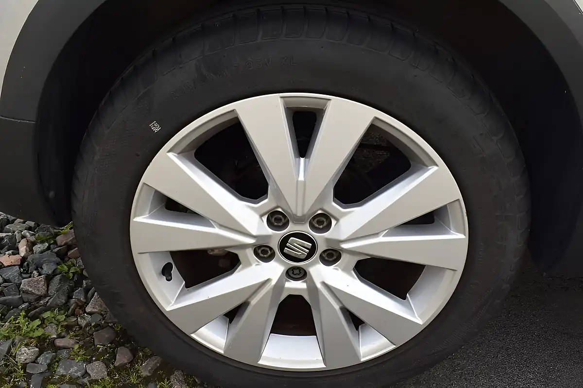 Used 2019 SEAT Arona Se Technology Lux Silver - Interior and Exterior details 5