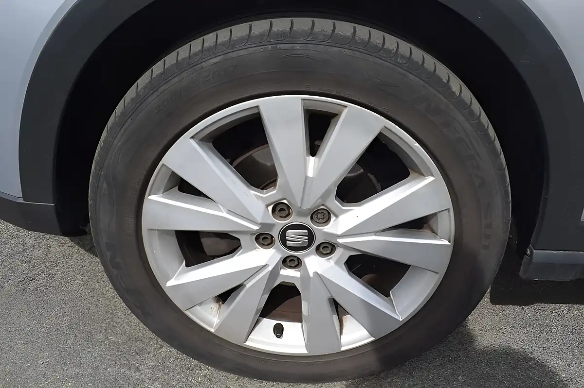 Used 2019 SEAT Arona Se Technology Lux Silver - Interior and Exterior details 7