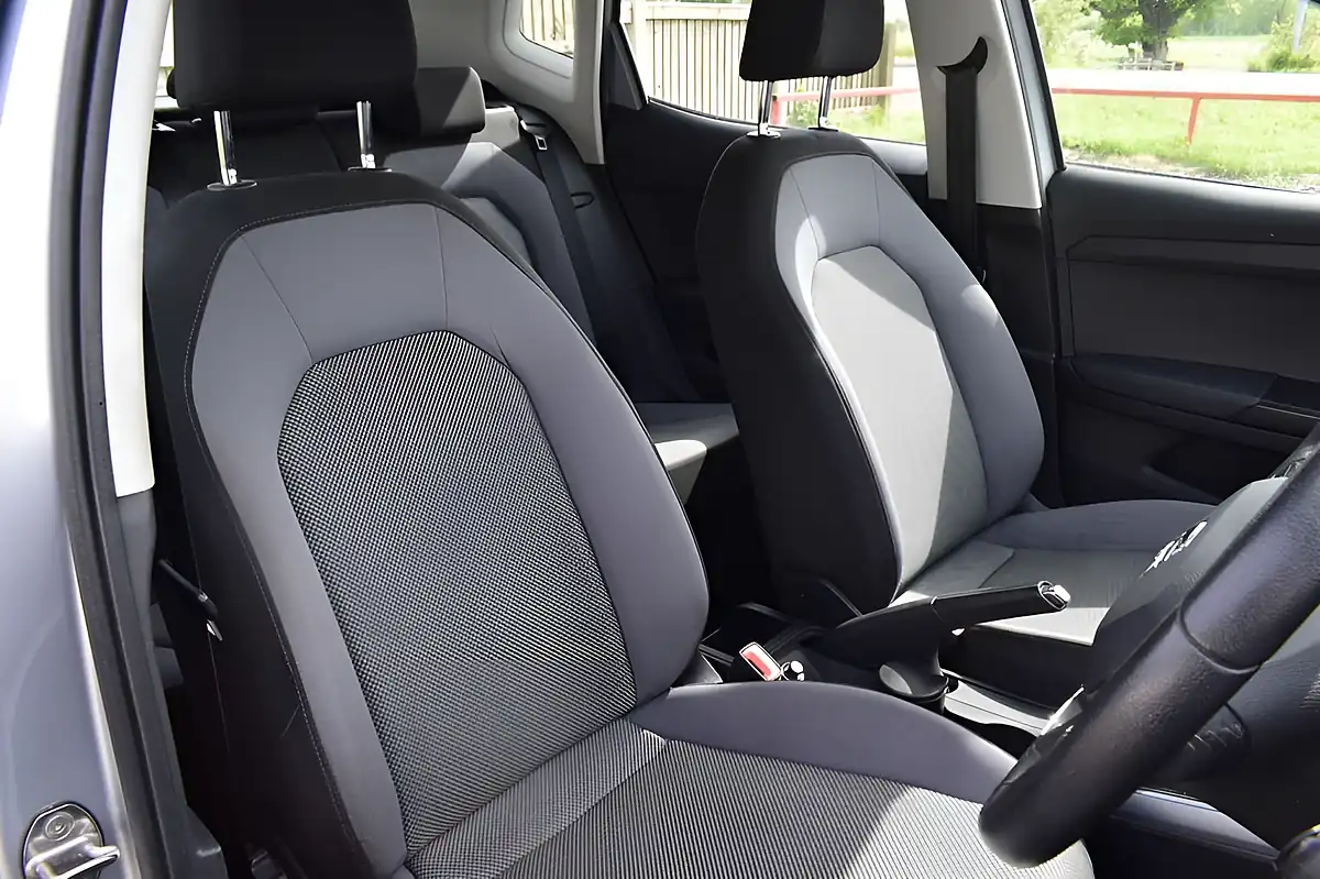 Used 2019 SEAT Arona Se Technology Lux Silver - Interior and Exterior details 8