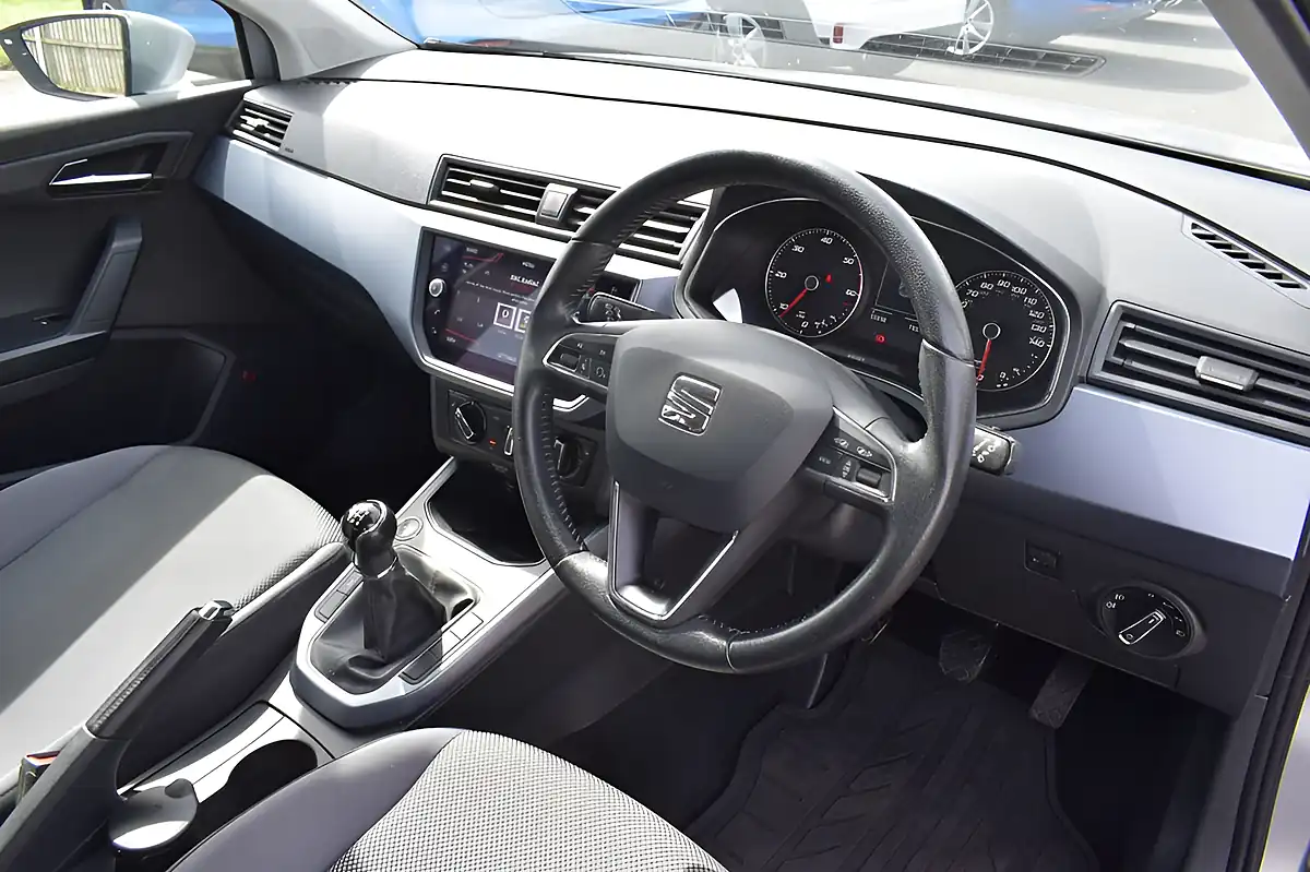Used 2019 SEAT Arona Se Technology Lux Silver - Interior and Exterior details 9
